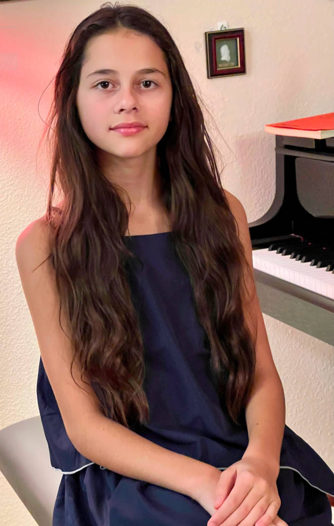 Anna Plotkina playing piano